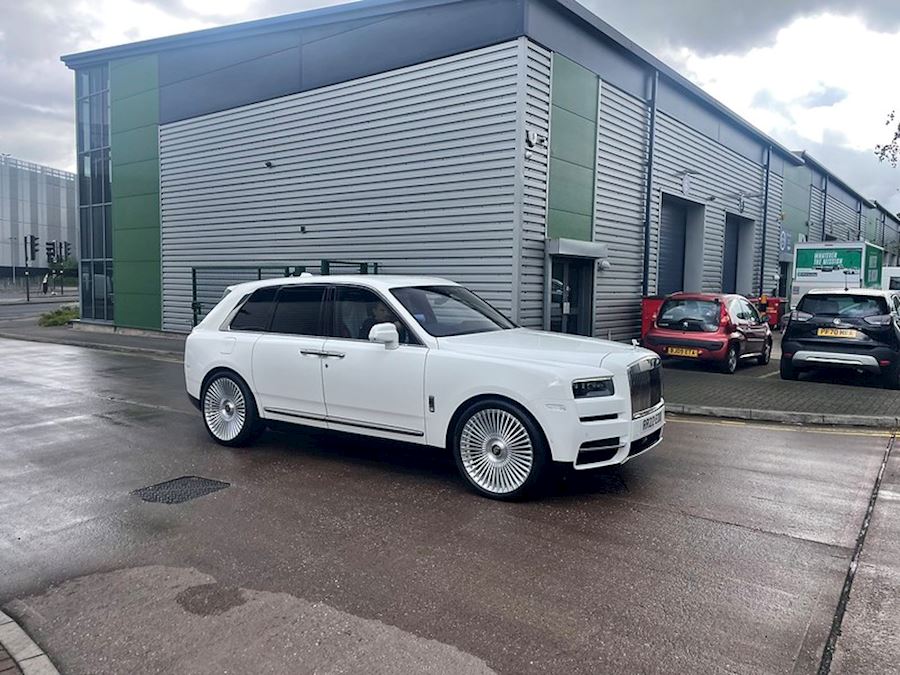 Rolls Royce Cullinan installed with Brushed Gloss Clear Forgiato wheels